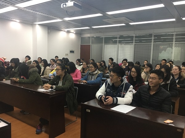   海角社区
回访母校动员会5.JPG